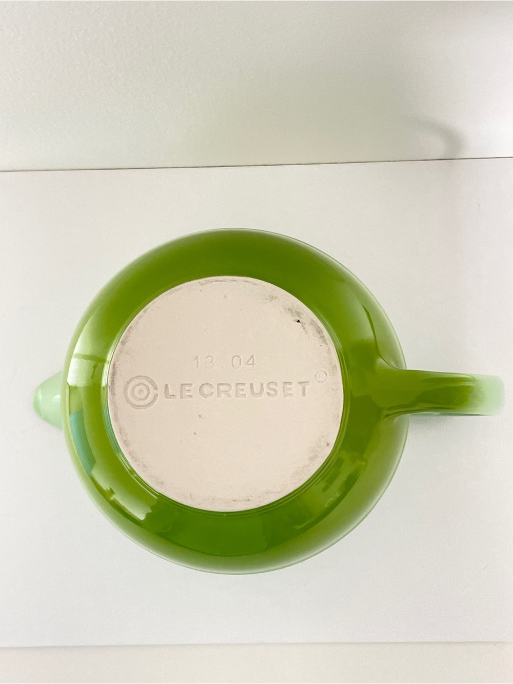 Le Creuset Kiwi Ombré 2 Qt Stoneware Batter Bowl w/ Spout Discontinued - Picture 8 of 14
